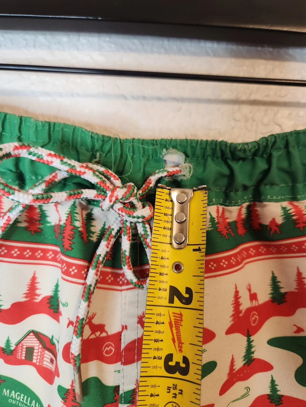 Magellan Fish Gear Men’s L Water Repellent Holiday Shorts Christmas Jeep